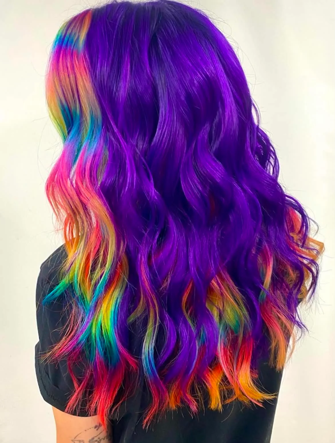 Cheveux violets avec arc-en-ciel dissimulé